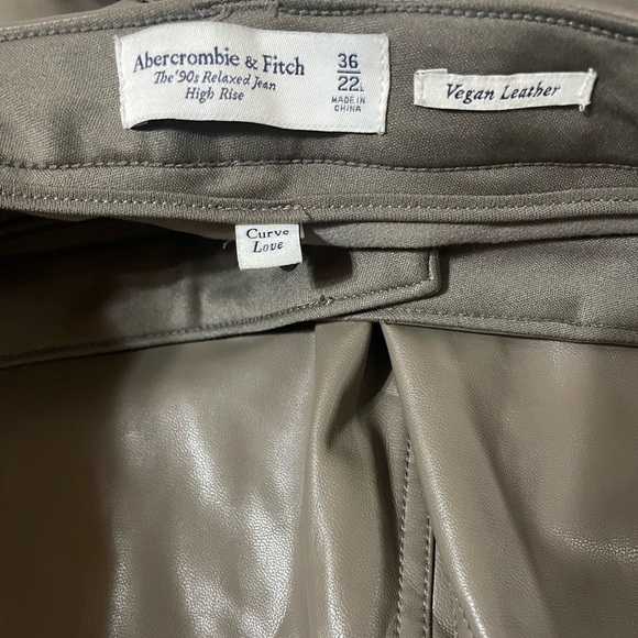 Abercrombie & Fitch 90s Relaxed High Rise Curve Love Cargo Pants Size 36/22L - Picture 8 of 10